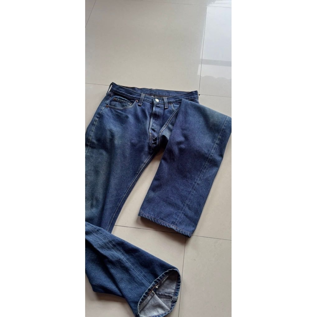Levi's 501ริมแดงวินเทจ USA กระดุม 555 ปี1985 รุ่นสุดท้ายป้ายW31L36(มือสอง)