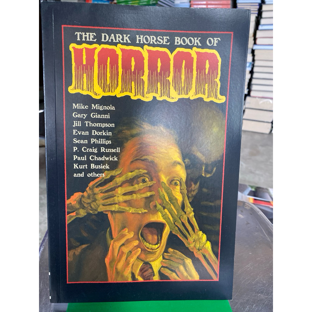 หนังสือภาษาอังกฤษพร้อมส่ง  THE DARK HORSE BOOK OF HORROR (R5)