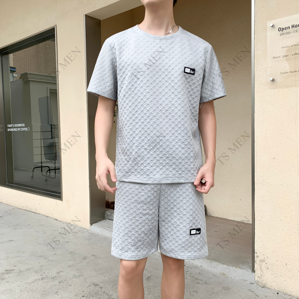 TS MEN เสื้อเซ็ตผู้ชาย เสื้อผู้ชาย กางเกงขาสั้นผู้ชาย (เสื้อ+กางเกงขาสั้น) ดีไซน์เก๋ ขนาดมาตรฐาน（สีดำ สีเทา）TZ31