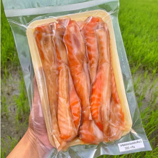 [ 300 กรัม ] ท้องแซลม่อนแดดเดียว นิยมใช้ในอาหารหลายประเภท พร้อมจัดส่ง