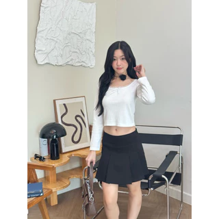 IRENE CROP - เสื้อครอปแขนยาวคอลูกไม้