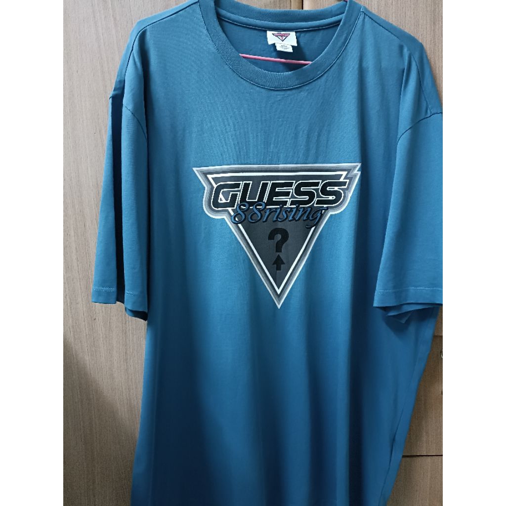 เสื้อยืดสีฟ้าแบรนด์ Guess คอลเลคชั่น 88 Rising