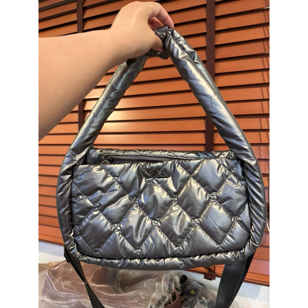 (มือ2สภาพดี)กระเป๋า Lada รุ่น Olivia สีเงินเมทัลลิค