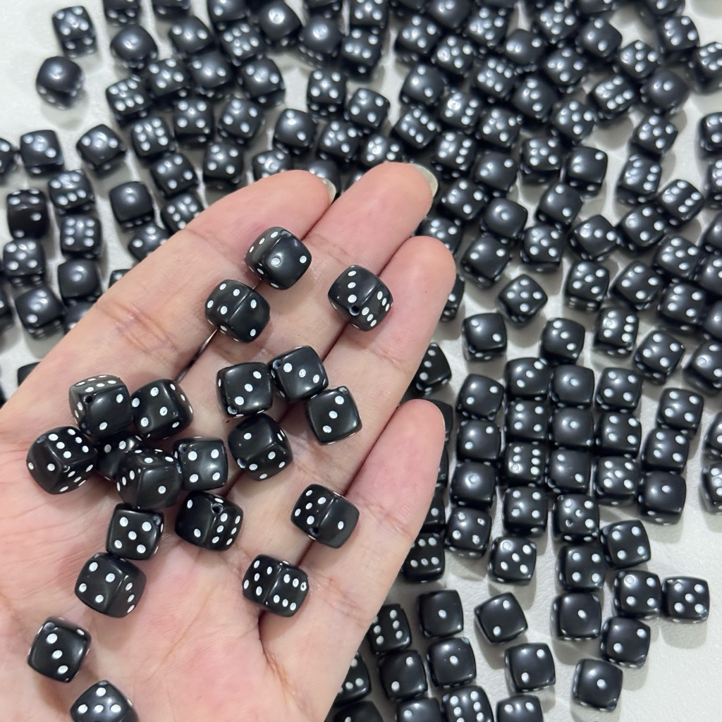 (พร้อมส่งจากไทย) ลูกปัดเต๋าสีดำ (10 กรัม) ลูกปัดของตกแต่ง โทนขาวดำ