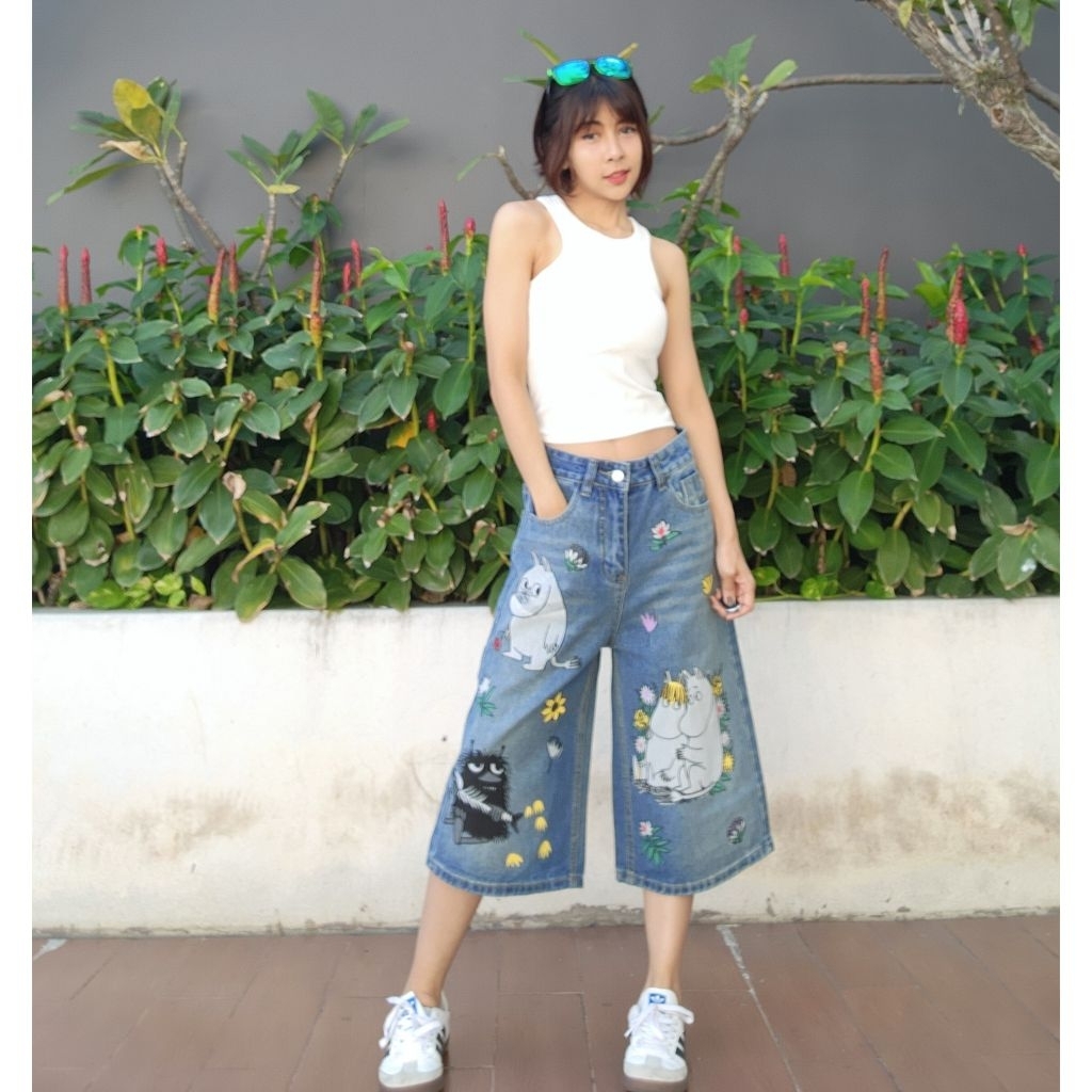 กางเกงยีนส์5ส่วนงานสกรีนการ์ตูนมูมินใส่ได้ทั้งชายหญิงทรงบอย แฟชั่นสุดฮิป ดีไซน์มีความทันสมัย