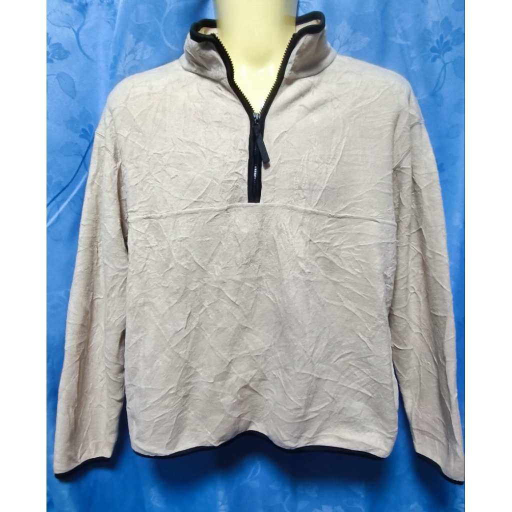 เสื้อแขนยาวมือสองญี่ปุ่น UNIQLO อก 48 ยาว 23 นิ้ว  ผ้าขนเป็ด สภาพดี ทำความสะอาดแล้ว