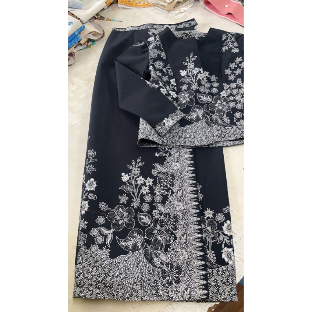 เซตเสื้อ+กระโปรง เสื้อทรงไทยเรือนต้นกระดุมหน้า ราคา ถูกที่สุด ดีลบีเคเค แกลเลอรีภาพที่ 3