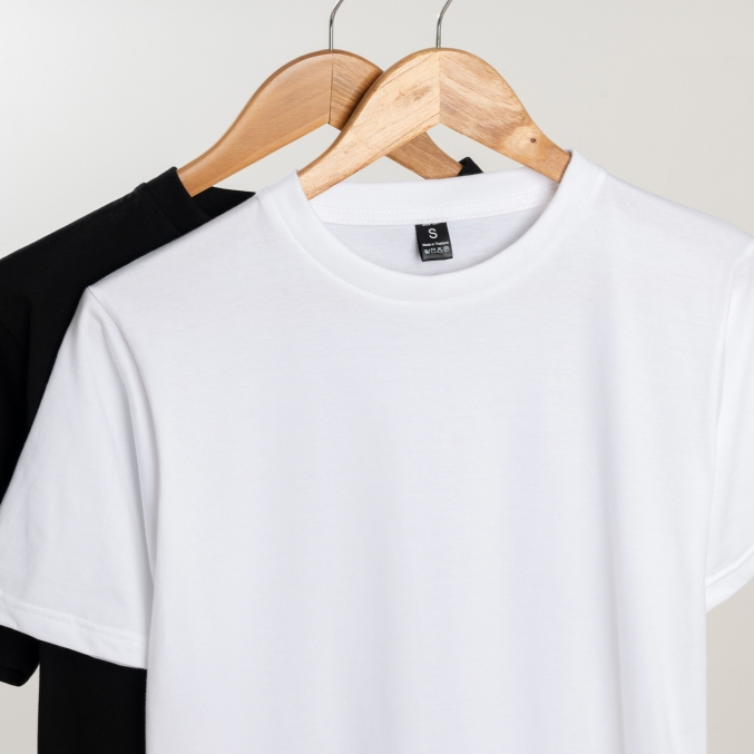 เสื้อยืดผู้ใหญ่ สีดำ สีขาว Unisex ผ้าCotton Comb100% ผ้าพรีเมี่ยม นุ่ม สวมใส่สบาย ระบายอากาศดี ราคา ถูกที่สุด ดีลบีเคเค