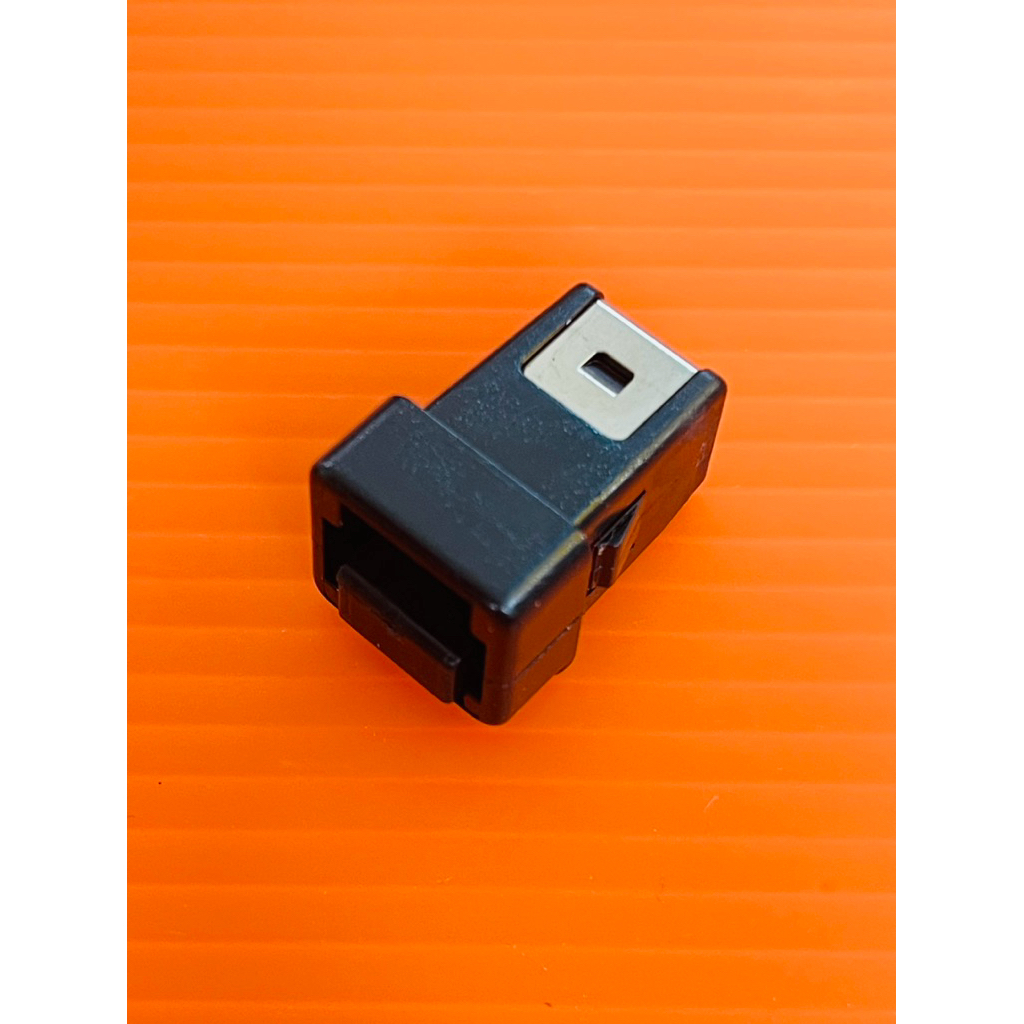 สลักปิดช่องเก็บของฮอนด้าpcx150-160, Forza300, adv150 งานแท้100%