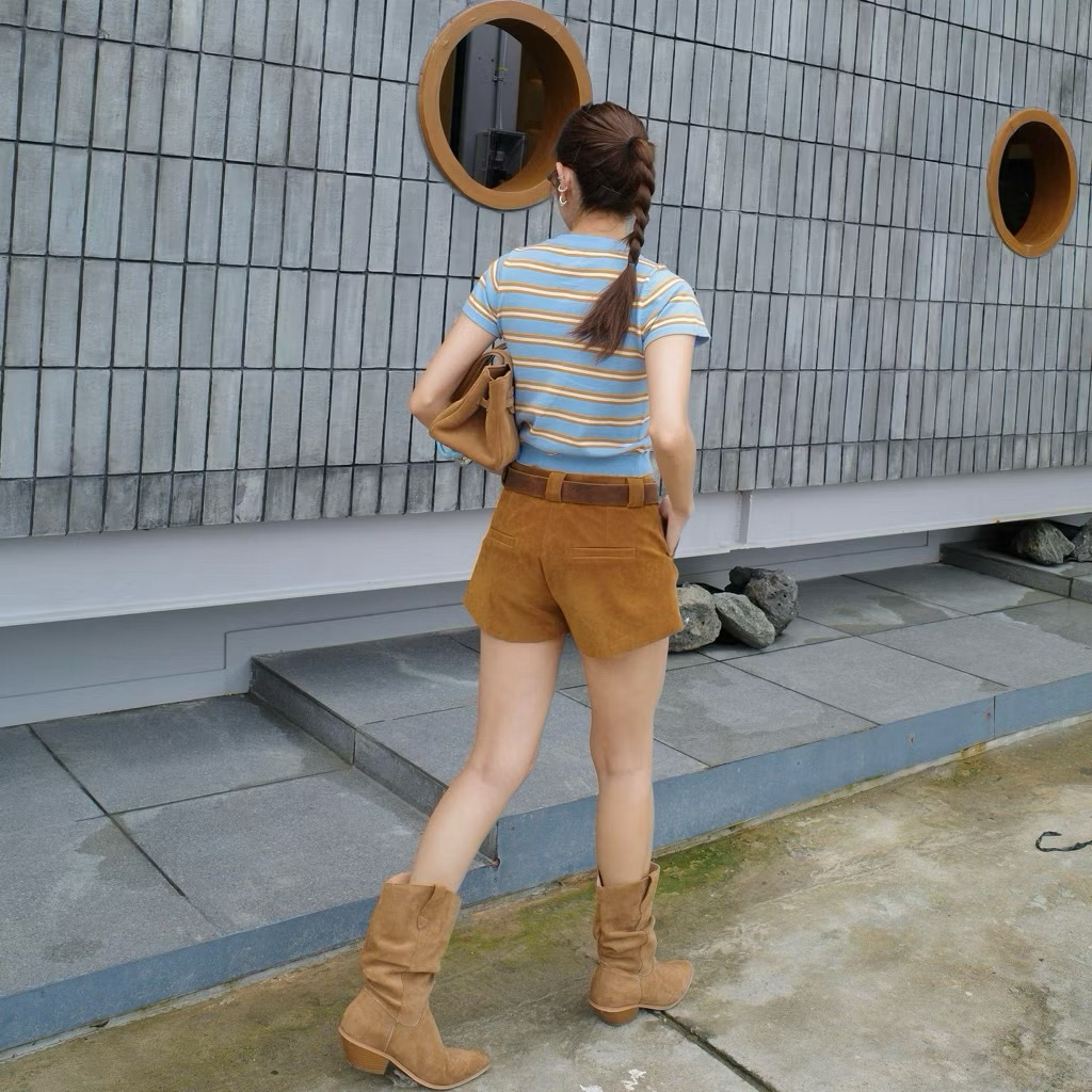 ส่งต่อ AMUSE BKK Cooper Suede shorts กางเกงขาสั้นเอวต่ำ สีน้ำตาล ไซส์ S