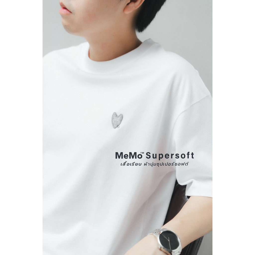 Vibes Memo เสื้อยืด Standard Supersoft New Iconic เสื้อเรียบลายปักเล็ก สินค้าลิข