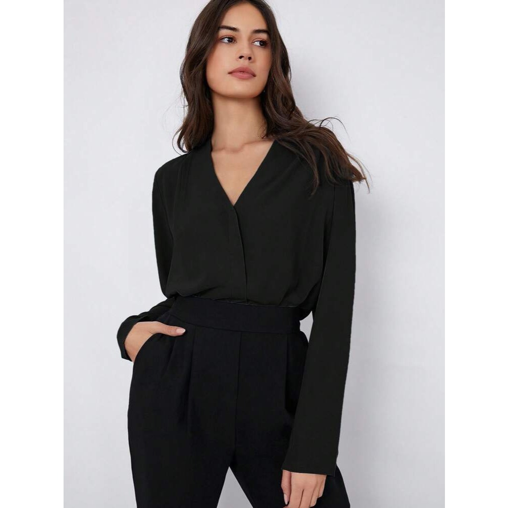 (รอของ 7-10 วัน) BizChic เสื้อเบลาส์ผู้หญิงสีพื้นอัดพลีท 2025