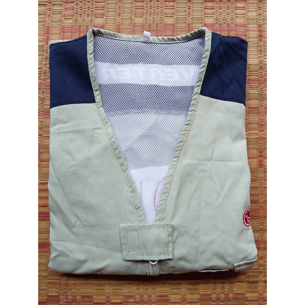 เสื้อกั๊ก ช่างแอร์ LG Air Conditioners