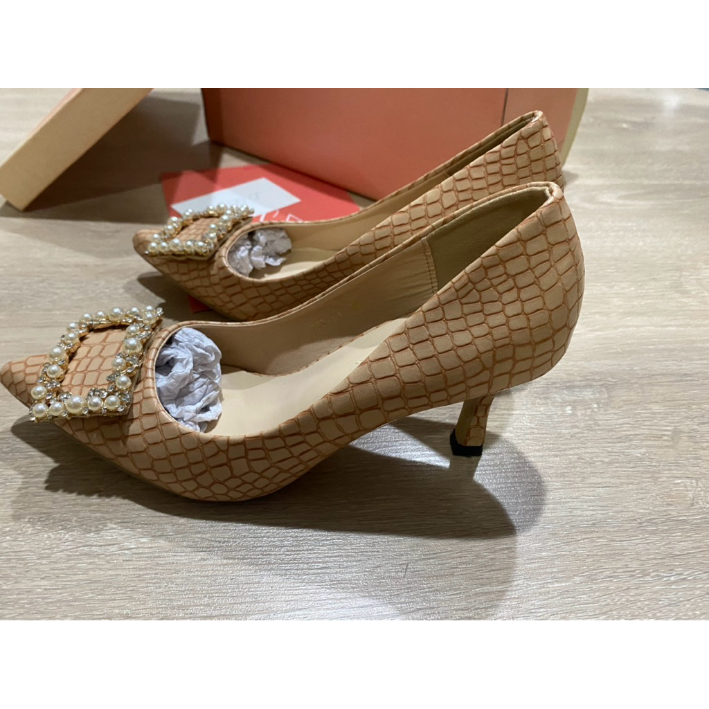 รองเท้าส้นสูง Labotte