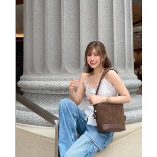 BY IRA Daria top เสื้อสายเดี่ยวลูกไม้ ผ้าดี กระดุมหน้า ดีเทลสวย
