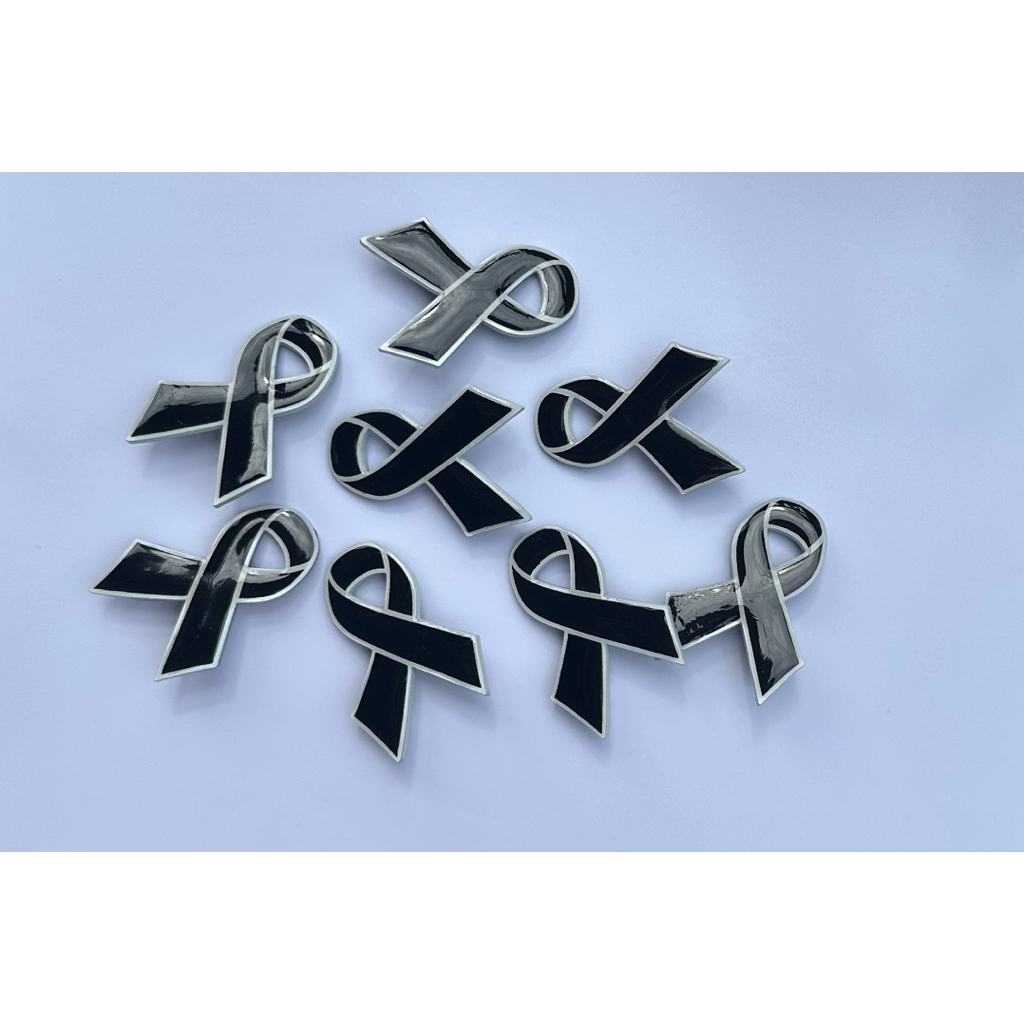 เข็มกลัด โบว์ดำ โบว์ขาว วัสดุแผ่นอะคริลิค