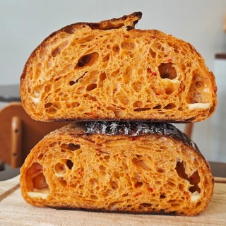 🫑🧀 Sweet Pepper and Parmesan Sourdough Bread - ขนมปังซาวร์โดพริกหวานและชีสพาร์เมซาน
