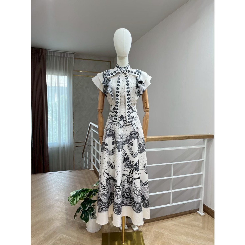 BT 15-1288 เซท 3 ชิ้น เสื้อแขนสั้น คนจีน แต่งระบายหน้าหลัง 2 ชั้น กระดุมหน้า กระโปรงยาว สายผูกลายเข้ากันกับชุด