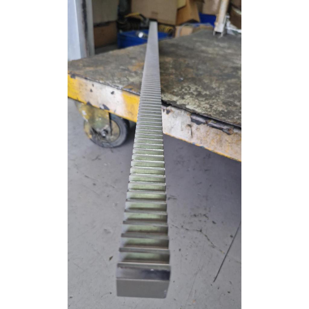 M1.5-2525-1Mรางเฟืองตรง (Rack gear) M1.5 , W-25 x H-25 x L- 1,000mm สินค้าคงเหลือ/ชิ้น = 1 (PK-I018)