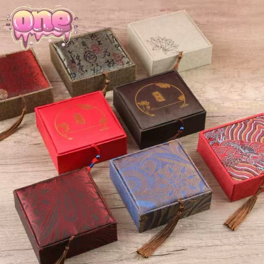 【พร้อมส่ง】 กล่องเครื่องประดับ กล่องใส่เครื่องประดับ ของขวัญ มีหลายสีให้เลือก ทรงสี่เหลี่ยม สไตล์จีน