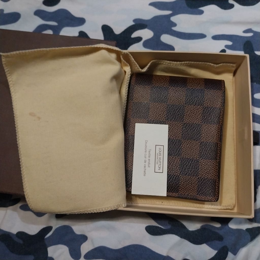 กระเป๋าสตางค์ Louis Vuitton