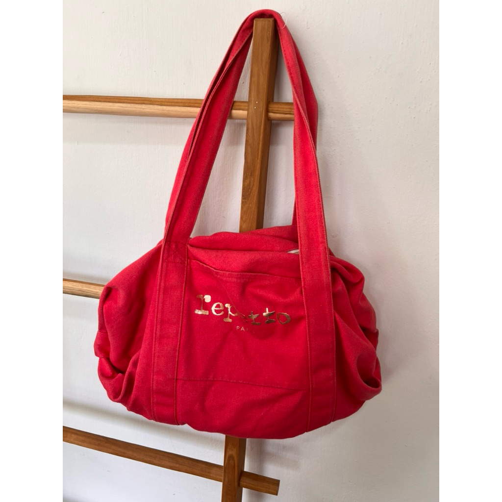 B4 แดงชมพู *สีเฟดเยอะ มีรอยเปื้อน ริบบิ้นไม่ครบ* repetto canvas bag กระเป๋าผ้าแคนวาส paris