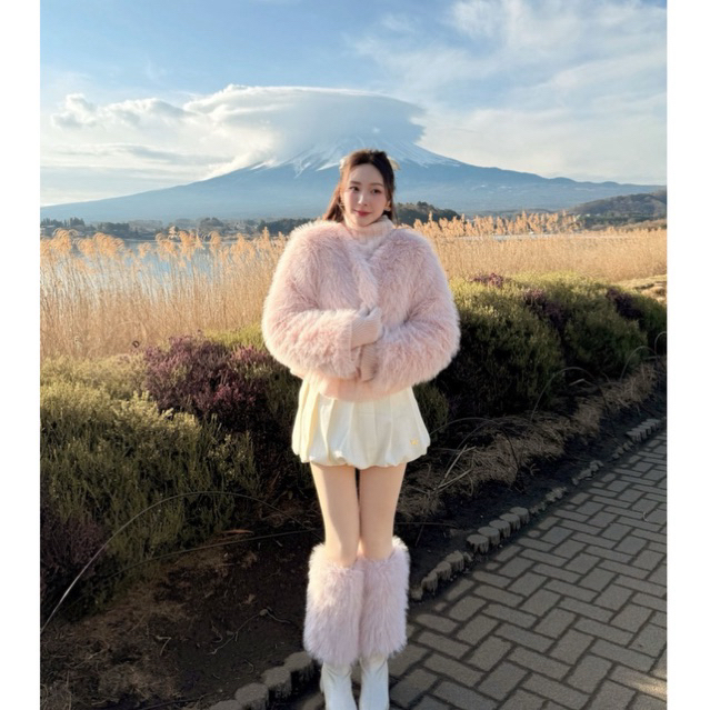 Puri & Me Hara Cropped Fur เสื้อกันหนาวขนเฟอร์ Fur Premium **(มีทั้งแบบเซ็ท เสื้อขนเฟอร์+ปลอกขา และแบบสั่งแยก)