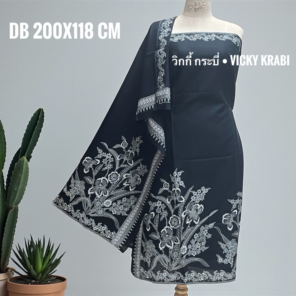 ผ้าปาเต๊ะลายดอกไม้ ดำขาว Dobby พรีเมียม 200×118 ซม. ผ้านุ่ม ใส่งานบุญ งานวัด สีสุภาพ