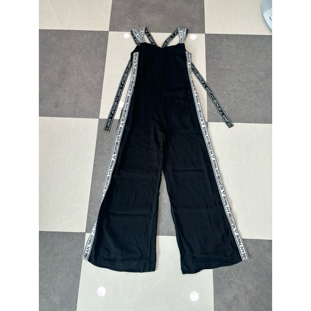 Royal ivy จั้มสูทขายาว