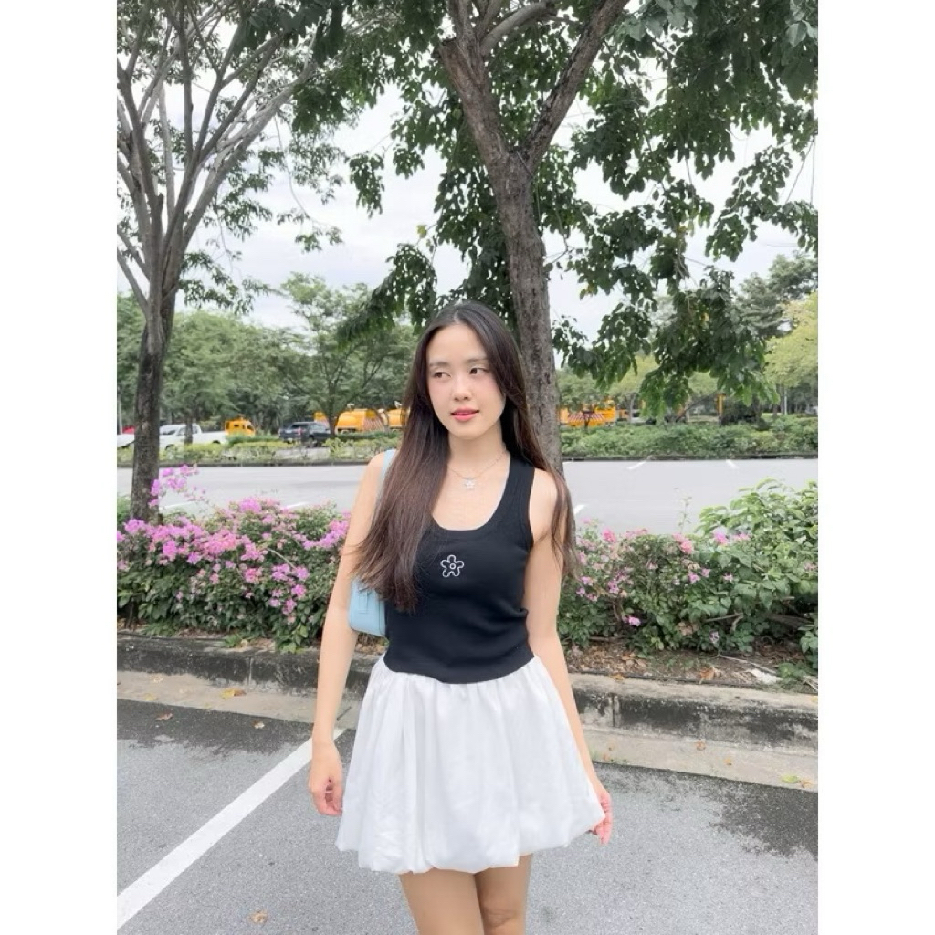 Saturday Mania 🌸 Not basic tank top 🌼 Black & White