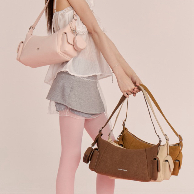 (𝐍𝐞𝐰 ! 🥐) กระเป๋าสะพายข้างหนังกลับ Croissant SUEDE  - The pastry studio