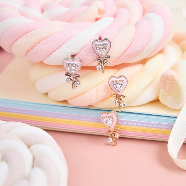 earika.earrings - sugarpop lollipop ต่างหูห้อยทรงลูกอมหัวใจ วัสดุสแตนเลส (stainless steel) เหมาะสำหรับคนแพ้ง่าย