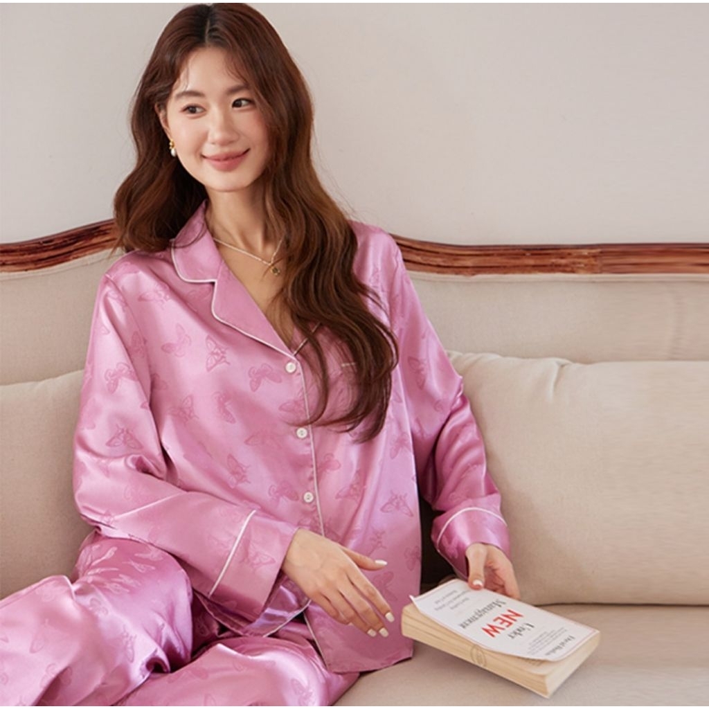 ชุดนอน Butterfly blush pajamas (premium silk satin)