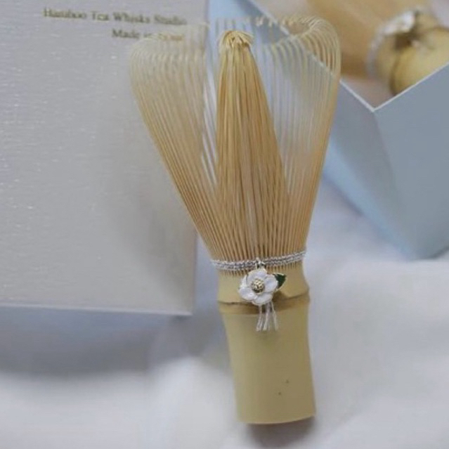 Suikaen Takayama Chasen Matcha Whisk White Bamboo Tsubaki