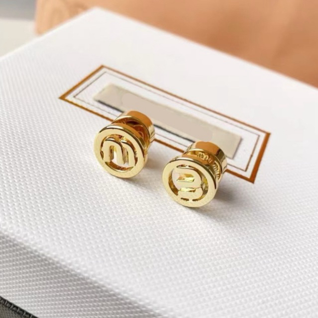 ต่างหูอักษร M EARRING