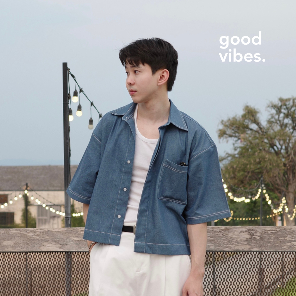 เสื้อเชิ้ตยีนส์ ทรงครอป goodvibes. – Cropped Boxy Denim Shirt