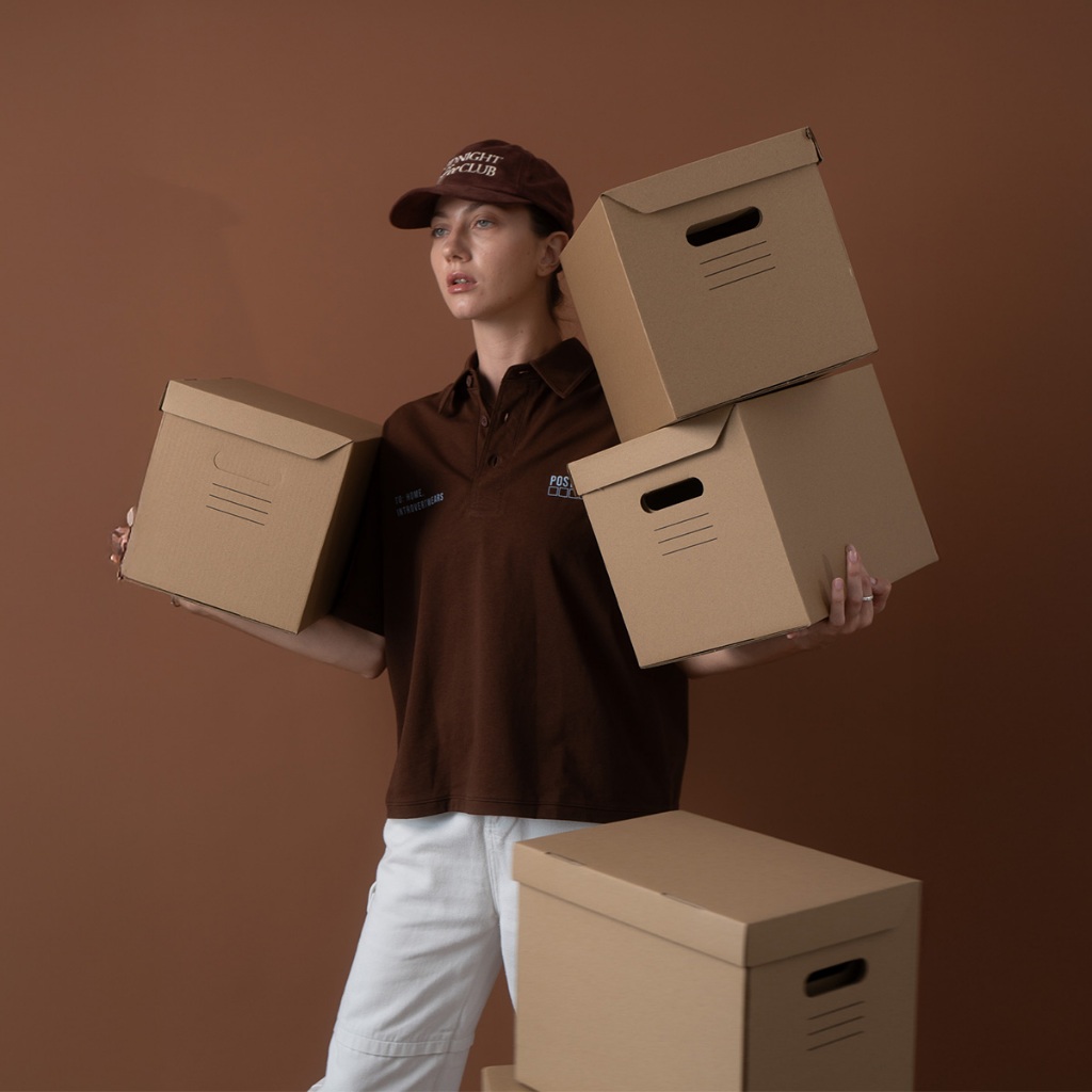 introvertwears. | Postal Cropped Polo (2 colors) เสื้อโปโล ทรงครอป โอเวอร์ไซส์ - รูปที่ 4