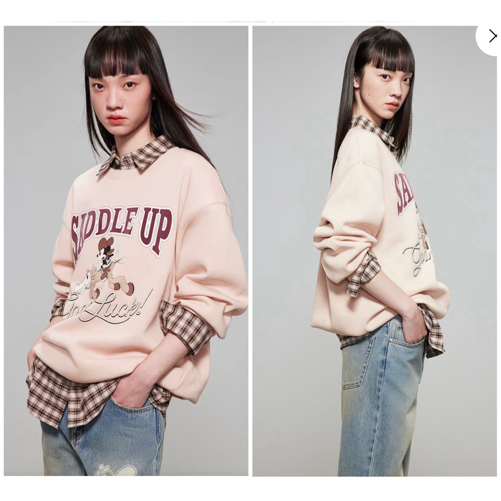 MICKEY SADDLE UP SWEATSHIRT  ♣️H&M x DISNEY แท้ ♣️ สเวตเตอร์ มิคกี้ คาวบอย ♣️DISNEY (TS691) สีเบจ