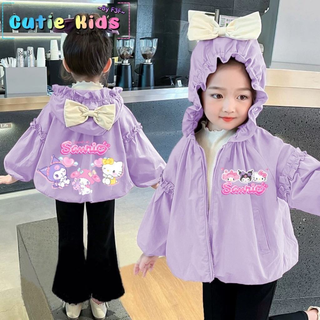 เสื้อแขนยาวมีฮู้ดโบว์ขาว ซาริ