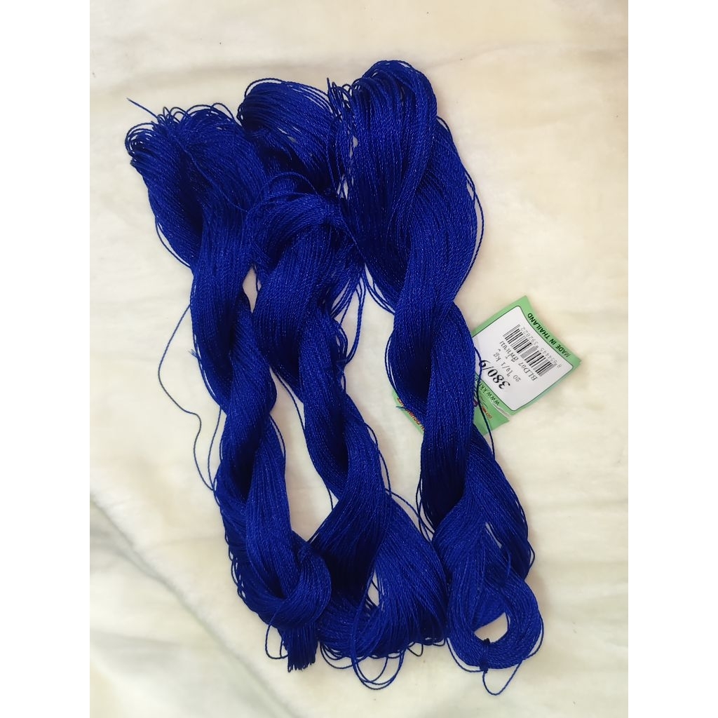 เชือกไนล่อนสีเขียวสีน้ำเงินเบอร์ 9 สำหรับวิ่งว่าวขนาดกลางจนถึงขนาดใหญ่ว่าวจุฬาว่าวสองห้องก็วิ่งได้เหนียวทนทานยาว100 เมตร