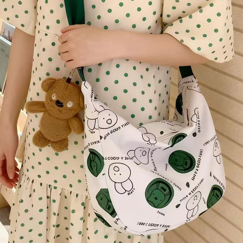 กระเป๋าสะพายเฉียงลายการ์ตูนแคชชวล สำหรับนักเรียนและผู้หญิง กระเป๋าผ้าใบน่ารัก สะพายบ่าได้ พกพาสะดวก