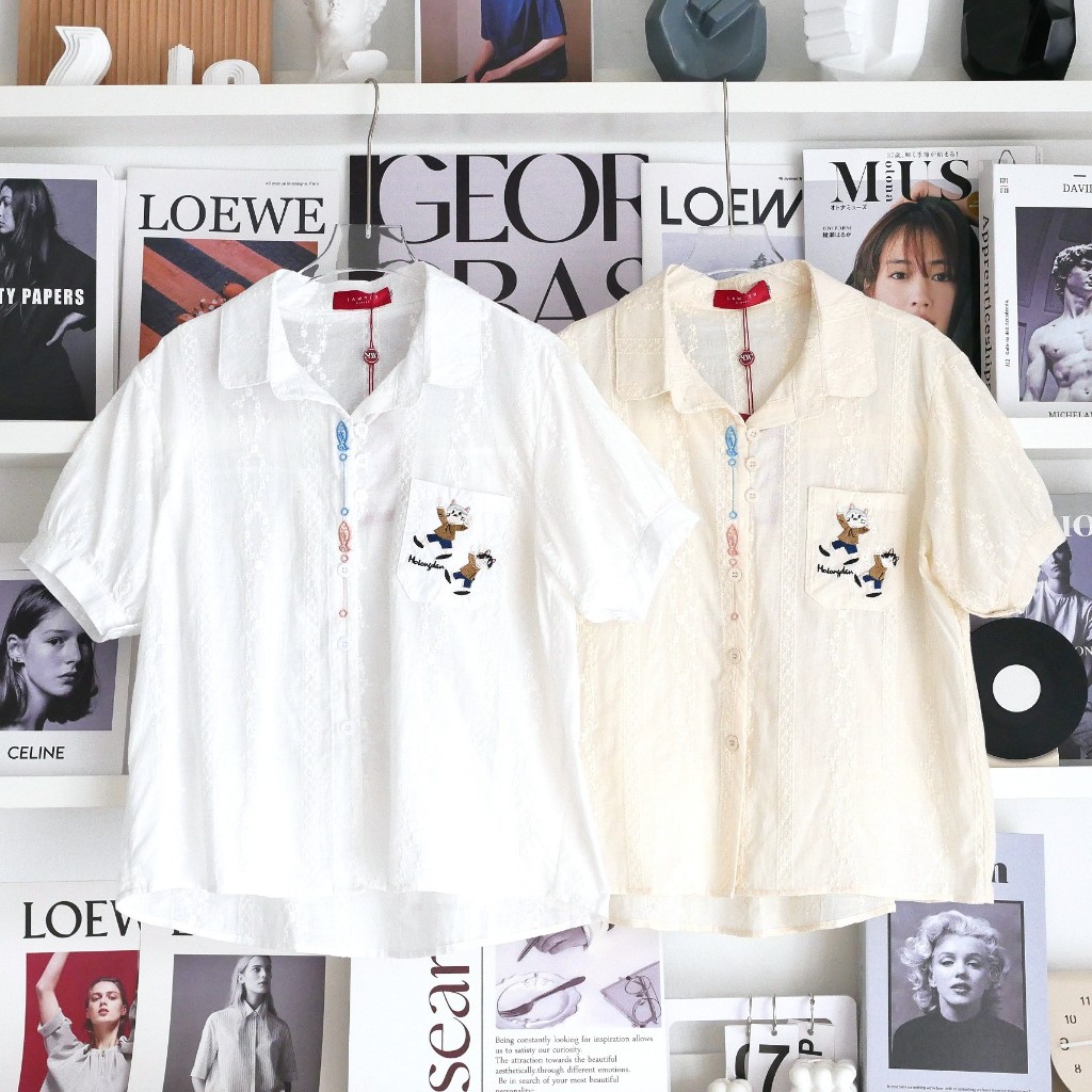 Lawyer Store [923907] เสื้อลูกไม้คอปก แขนสั้น ปักกระเป๋าลายน้องแมว กระดุมใช้งานได้จริง ผ้างานฝ้ายญี่ปุ่น ปักลูกไม้