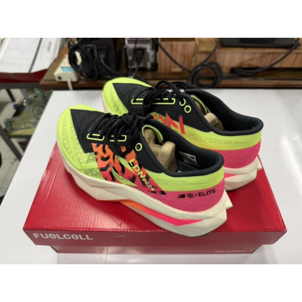 (แท้) รองเท้าวิ่งยี่ห้อ NewBalance FuelCell Supercomp Elite V4 LDN2024