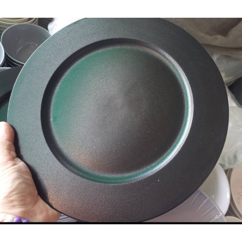 จานเซรามิคทรงกลมสีดำ เนื้อหยาบขัดมัน งานส่งออก ขนาด 10.7×0.5 นิ้ว