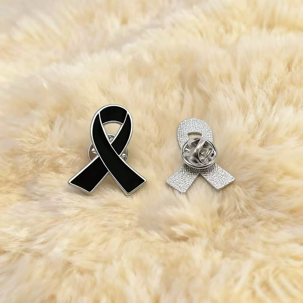 132ริบบิ้นสีดําโบว์เต้านมมะเร็งการรับรู้ Pin เข็มกลัดเคลือบโลหะผสมป้ายโลหะ
