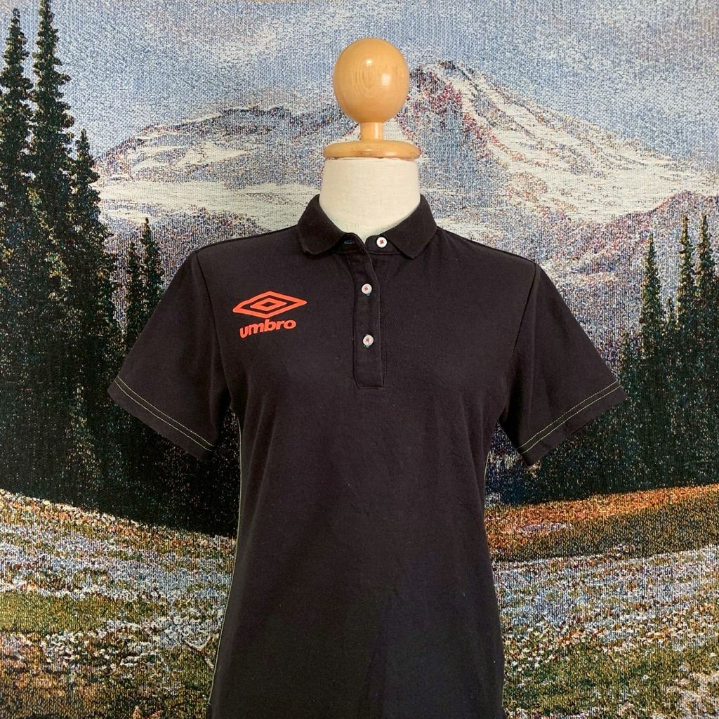 เสื้อคอปก Umbro สีดำเฟด อก34-36 มือสอง