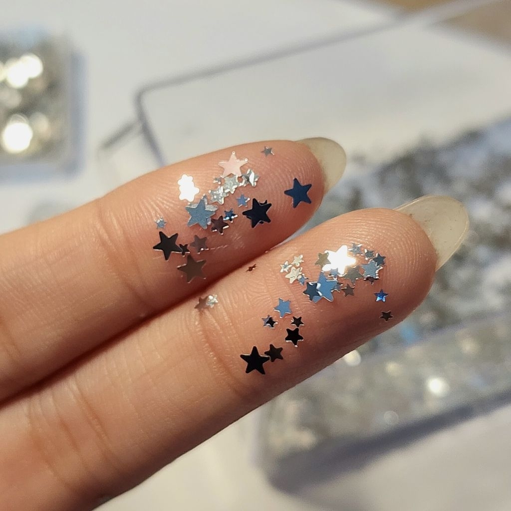 ✨️ใหม่ล่าสุด!✨️ ดาวสีเงิน ติดเล็บ   งานประกายเงิน ไดคัทละเอียด เกรดนำเข้า  ฝั่งง่าย เล่นแสงสวยมว๊ากก  (ขนาด1mm-5mm)✨️