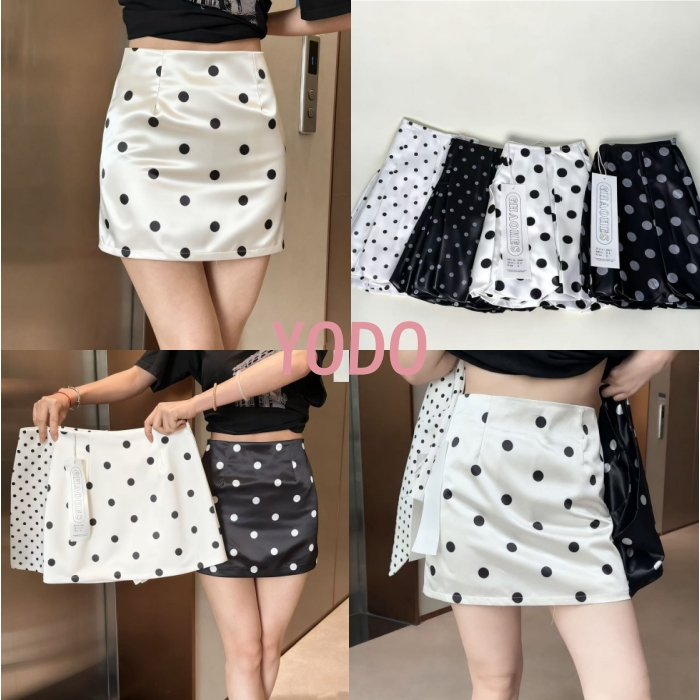 YODO กระโปรงสั้นลายจุด สีขาวและสีดำ มีซับใน #2043