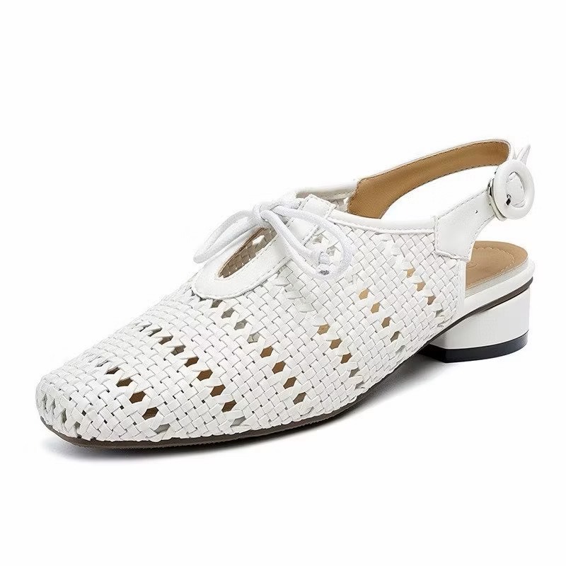 Shoes I amm un84 **ร้านจริงส่งตรงจากนครนายก** รองเท้าหัวมนหน้าถักสานลายโปร่ง ผูกเชือก รัดส้น ส้นเตี้ย สไตล์สลิปออน