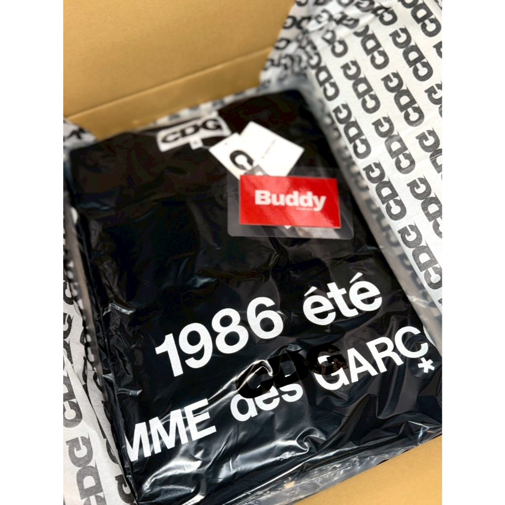 CDG (Comme des Garçons) T-SHIRT "1986 été" | (Black/White) สินค้ายอดฮิตของพี่ๆอินฟลูเอนเซอร์